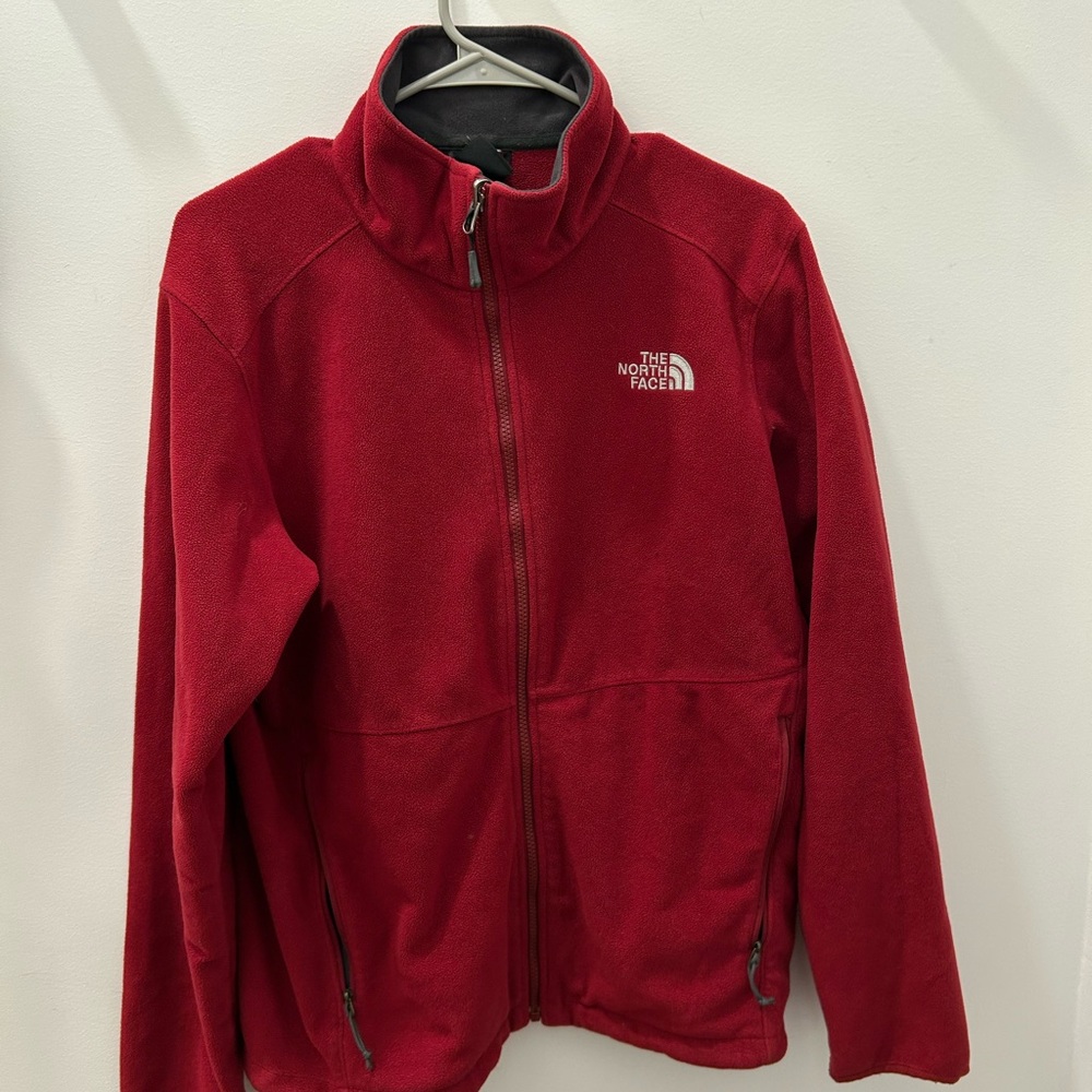 Men’s North Face Fleece size medium.